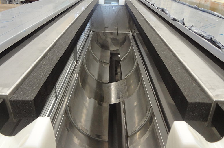 Draufsicht auf den GALVADRY, Trockneröffnung oben, in die das Galvanisieraggregat gefahren wird | © Richard Tscherwitschke GmbH