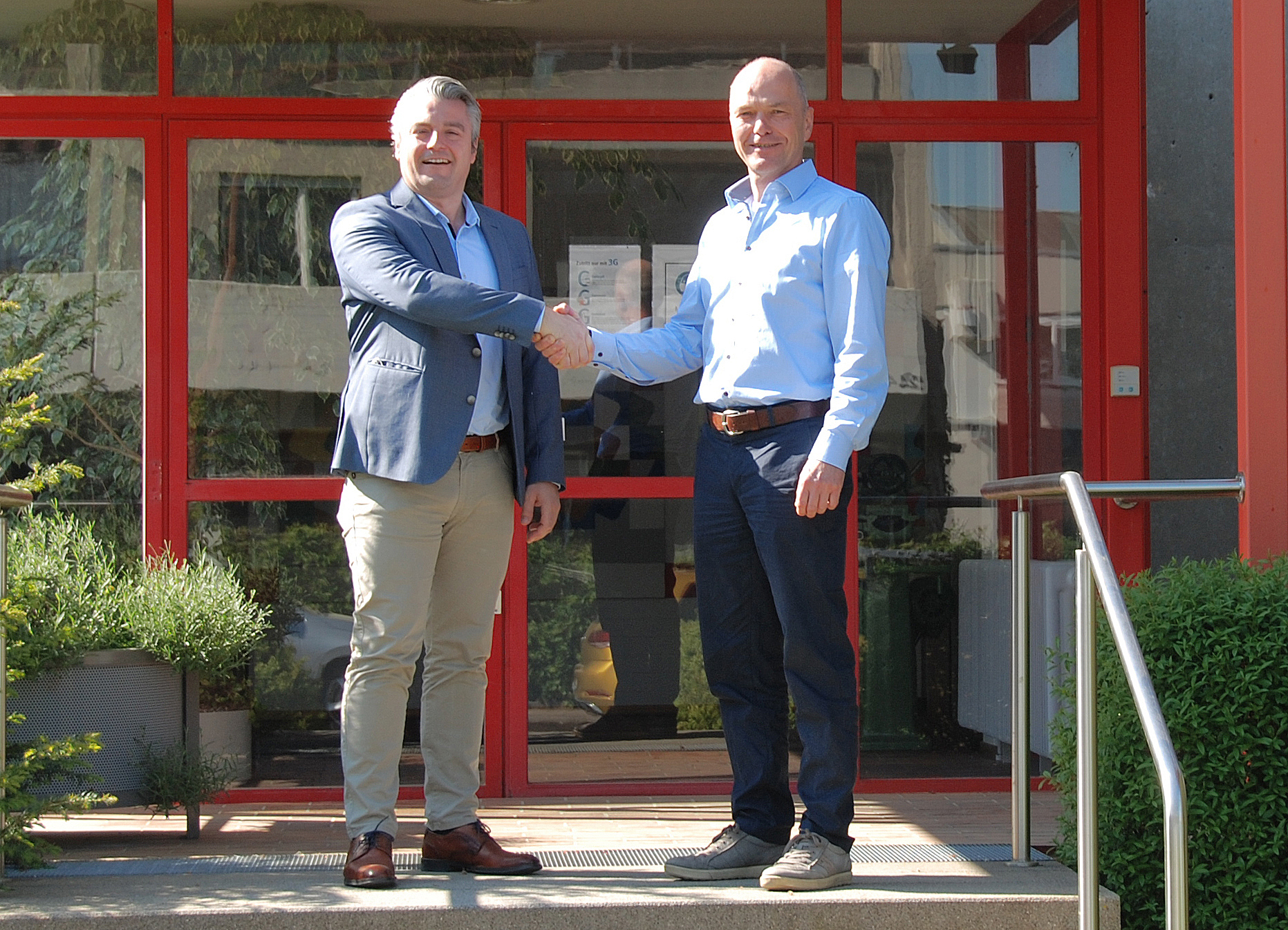 Norbert  Dallner und Andreas Tscherwitschke vor dem Firmengebäude | © Richard Tscherwitschke GmbH